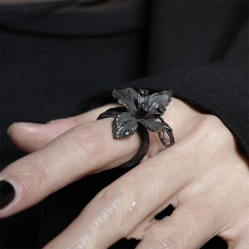 Female Creative Design With Adjustable Iris Ring Opening