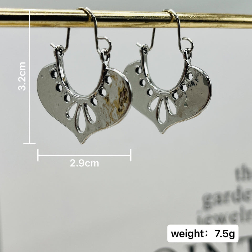 Retro Fashion Minimalism Hollow Heart Earrings