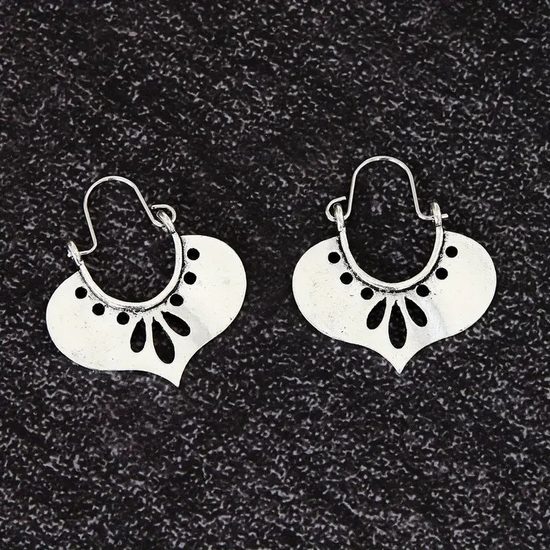 Retro Fashion Minimalism Hollow Heart Earrings