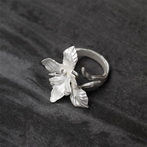 Female Creative Design With Adjustable Iris Ring Opening
