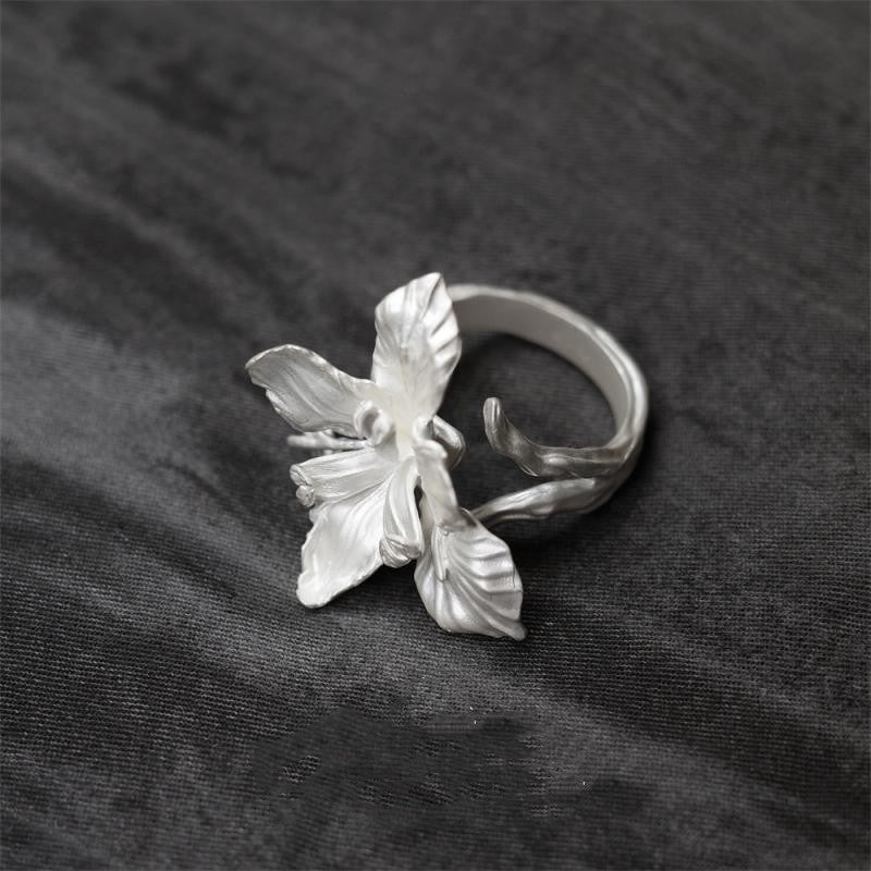 Female Creative Design With Adjustable Iris Ring Opening