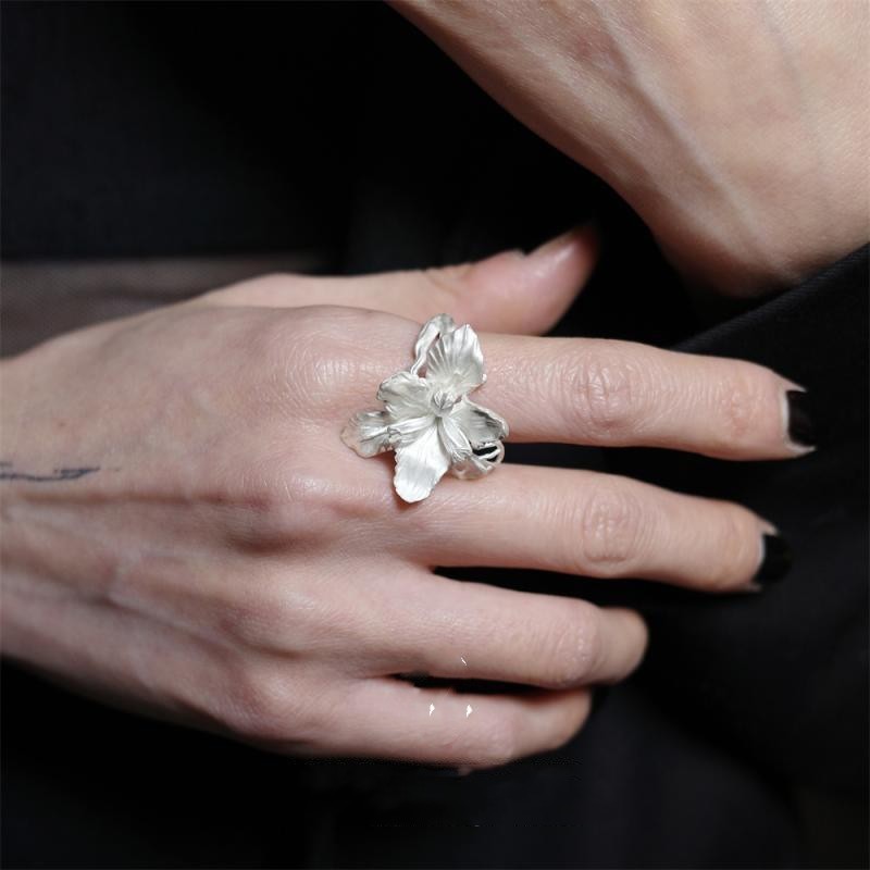 Female Creative Design With Adjustable Iris Ring Opening