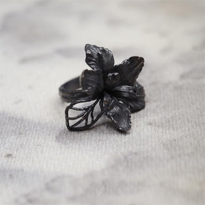 Female Creative Design With Adjustable Iris Ring Opening